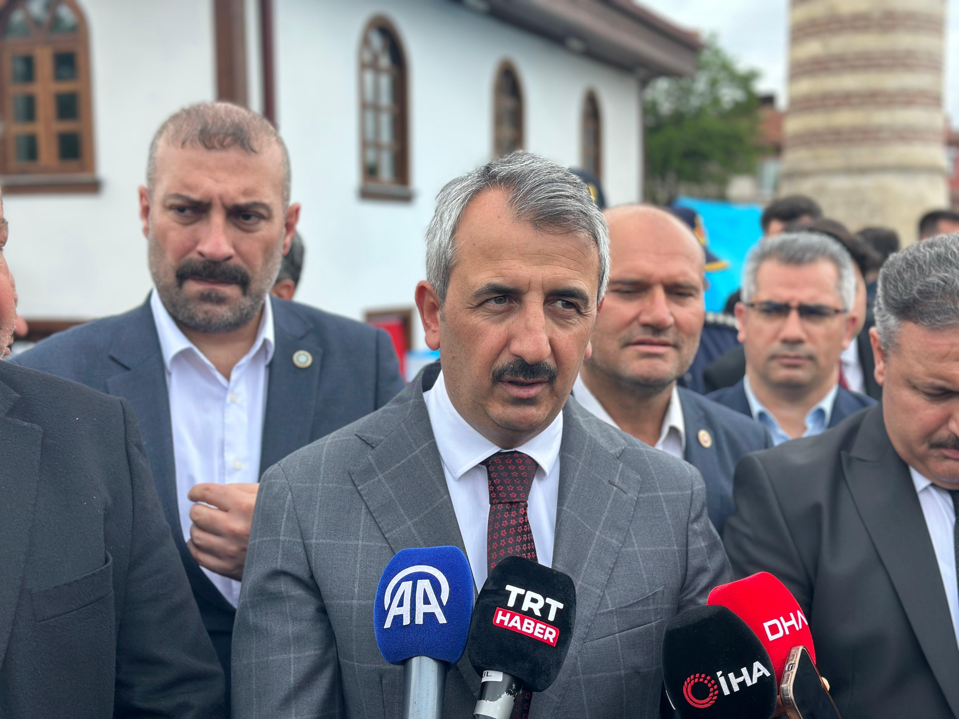 Sultan 2'nci Murat döneminde mescit olarak inşa edilen ve asırlardır sadece tek minaresiyle zamana direnen tarihi Şeyh Şücaeddin Mescidi, yürütülen titiz çalışmaların ardından kapılarını yeniden ibadete açtı.